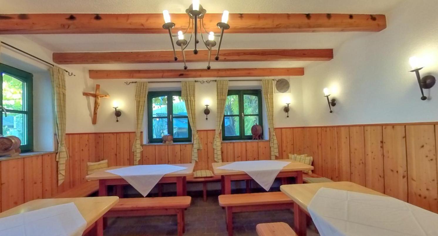 Hotel-Restaurant-Vinothek Felix Sommer Auersthal Exterior foto